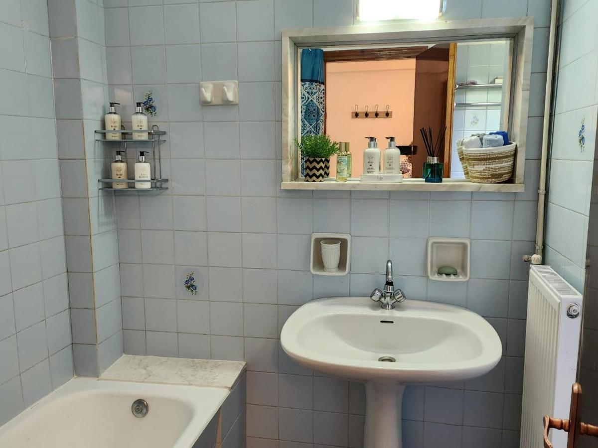 Queen Aspri Apartment 3' Min To The Beach! Cảng Cảng Antikyra Ngoại thất bức ảnh